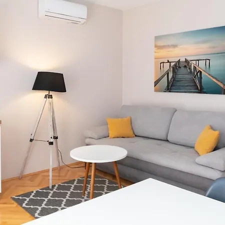 Cozy Vanja *