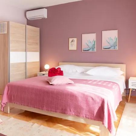 Cozy Vanja *